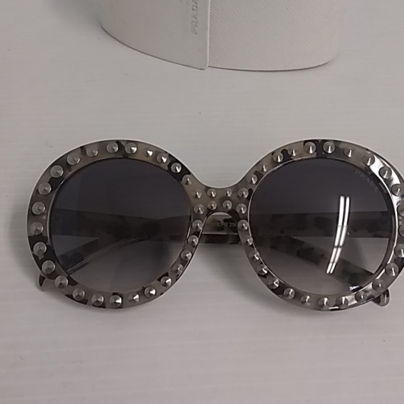 Woman's Prada sunglasses spr 29QSK made in Italy - Picture 4 of 8